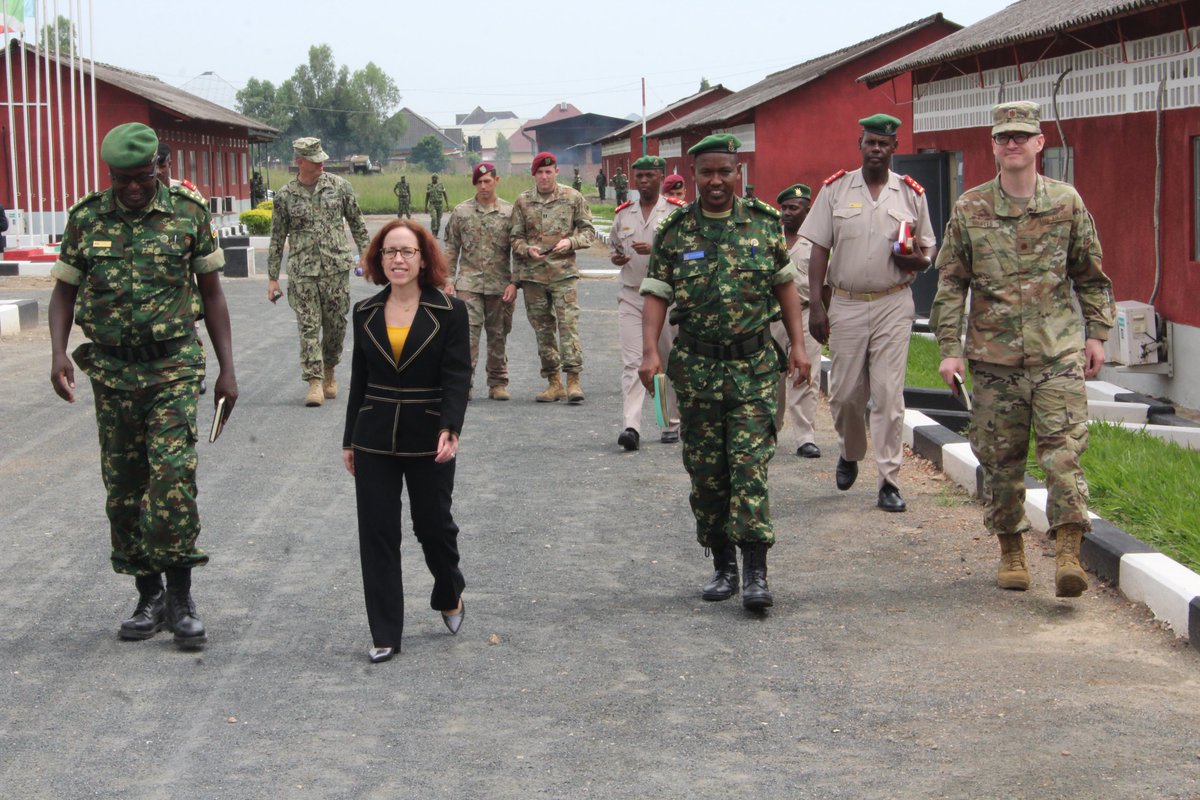 ( Photo : Ministère burundais de la Défense ; Amb. Anne Casper USA ; JIMBERE ; Ministère Burundais des Affaires Etrangères )