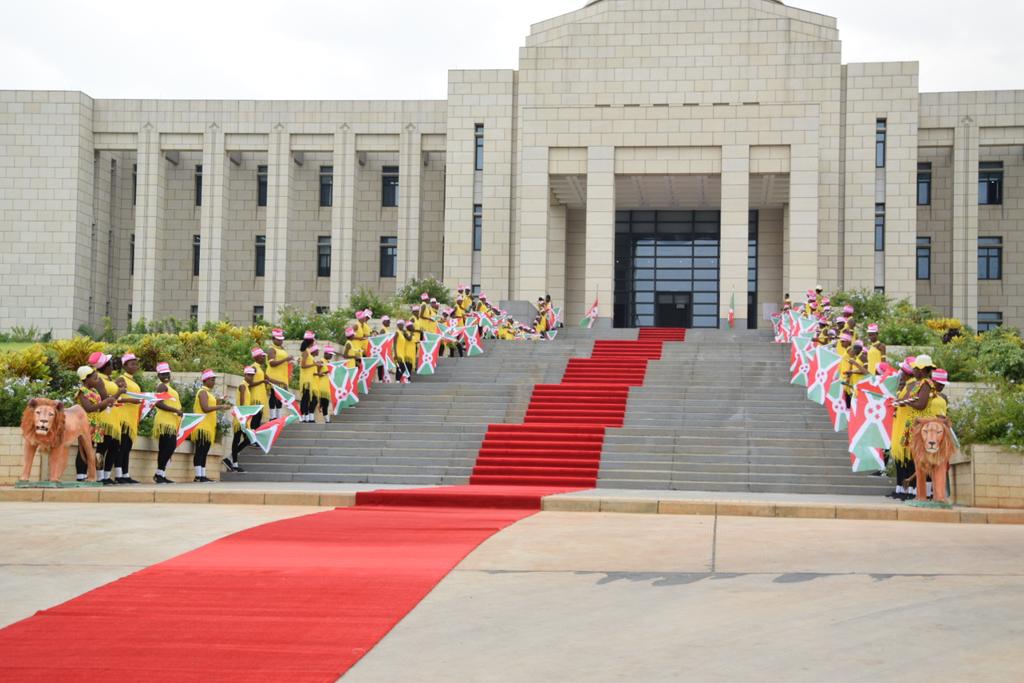 Le Burundi inaugure son Palais présidentiel NTARE RUTSHATSI HOUSE, avec la Chine