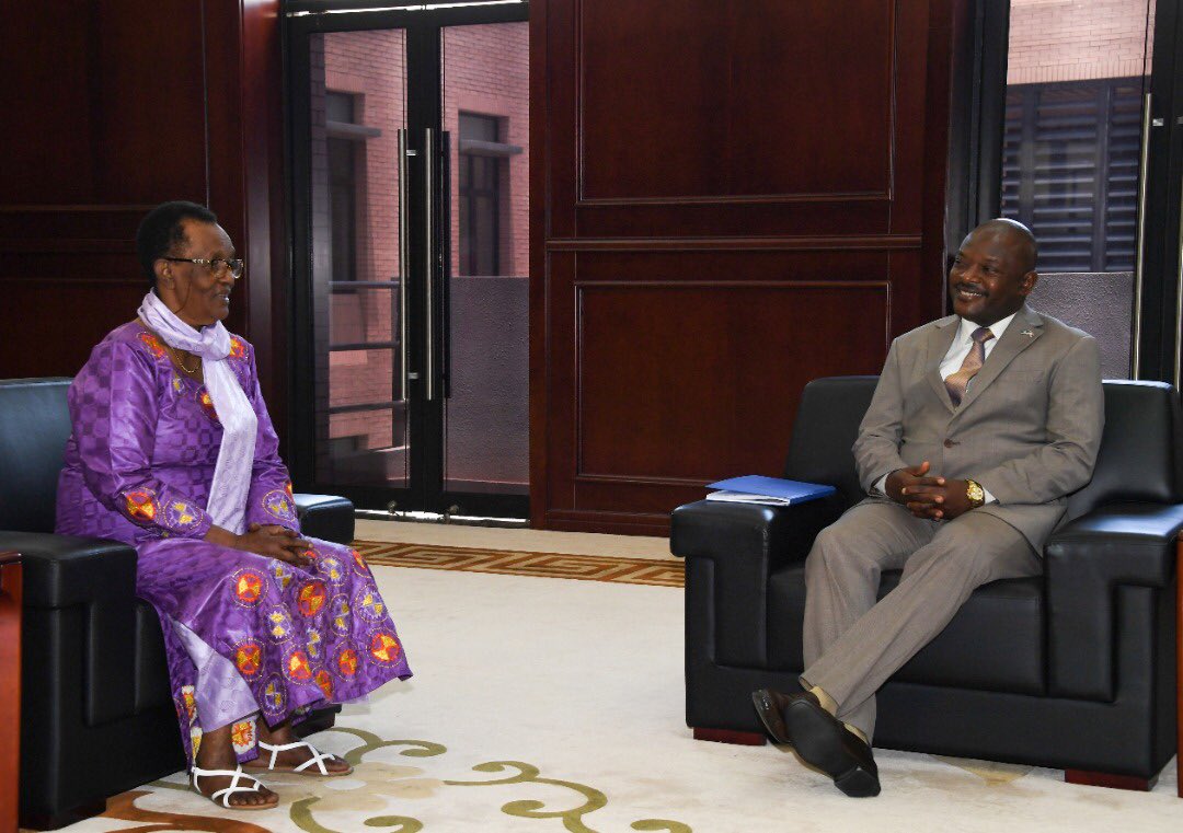 Le Président du Burundi reçoit la soeur de Feu RWAGASORE en cette période de commémoration du 58ème anniversaire de l’assassinat de Feu le MUGANWA Louis RWAGASORE