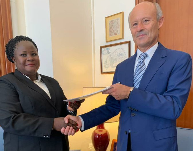 Présentation des copies figurées des lettres de créances de la nouvelle – Ambassadeur du Burundi – en Italie, l’ambassadrice NDAYIZEYE Espérance