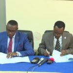 Le FNUAP et le Ministre de la santé publique signent un accord de don