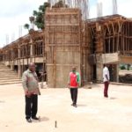 GITEGA : Visite du Temple d'IMANA ou Autel de l’ALLIANCE, IGICANIRO C’ISEZERANO, en construction / Burundi