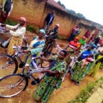 Le CNDD-FDD BUKEYE a offert 18 vélos à 18 BAKENYERERARUGAMBA, MURAMVYA / Burundi