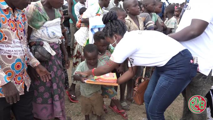 Les enfants de la famille présidentielle au secours des victimes des inondations de Gatumba