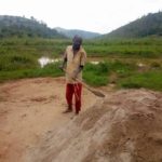BURUNDI : MIBURO, exploitant, vendeur de sable à MWUMBA, NGOZI