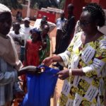 BURUNDI : La Gouverneure offre du riz aux nécessiteux de RUYIGI pour NOËL