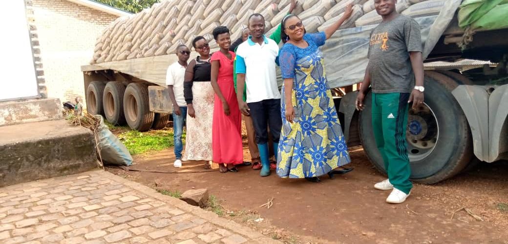 BURUNDI : Don des natifs de GIHETA pour construire l’école de MUSAMA / GITEGA
