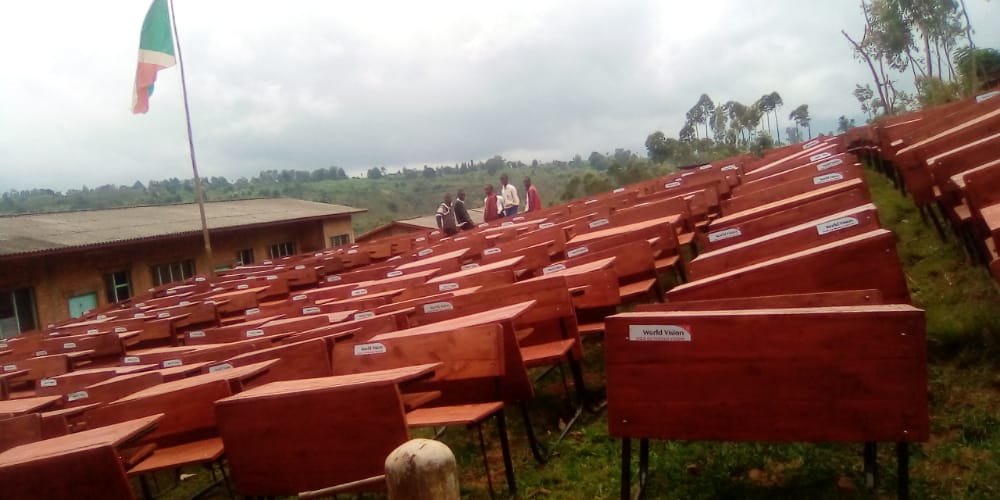 BURUNDI : WORLD VISION offre 980 pupitres aux écoles de MURAMVYA