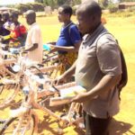 BURUNDI : Les moniteurs et encadreurs agricoles reçoivent des vélos et des bottes à ITABA / GITEGA