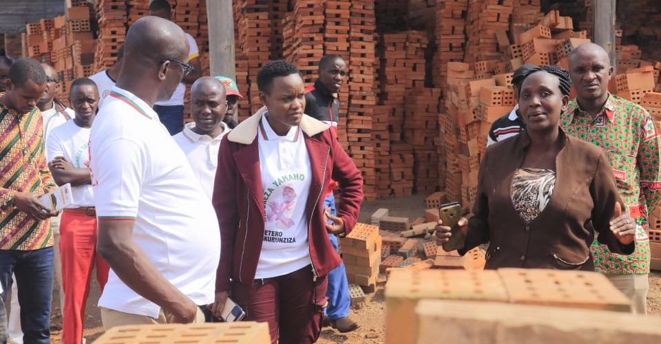 Burundi : Le SG du CNDD-FDD visite SOBRIT à MWUMBA / NGOZI