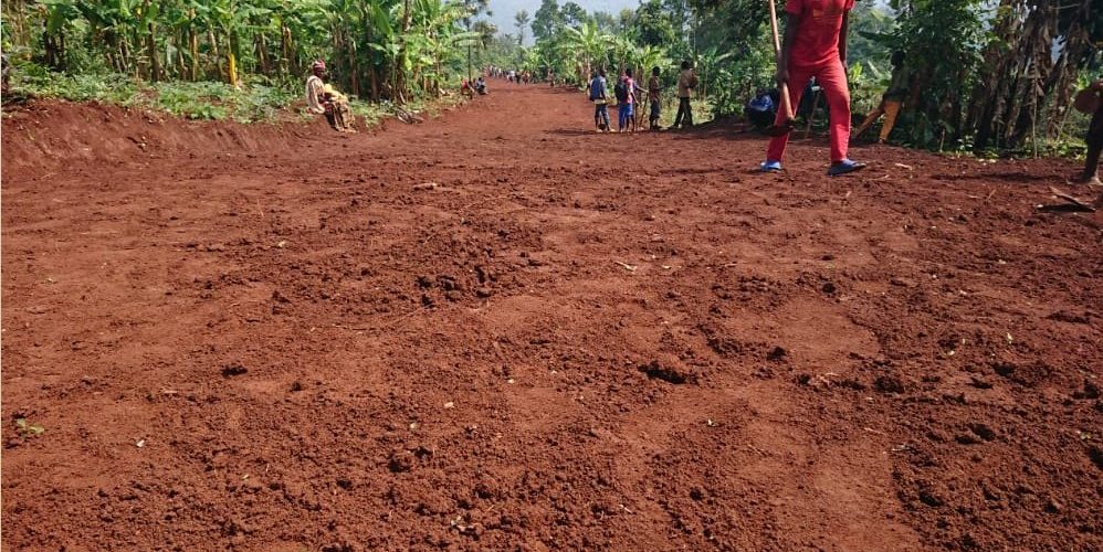 Burundi : Travaux de Développement Communautaire – Tracer une piste liant les zones Kiremba et Gakere à Ngozi