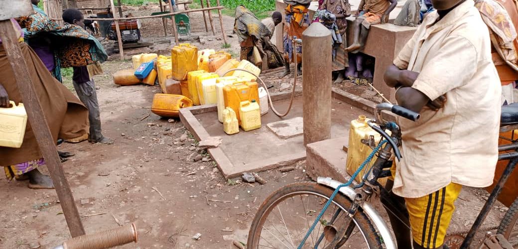 BURUNDI : Des tuyaux pour conduire l’eau depuis le réservoir d’eau de RUGOMBO / CIBITOKE