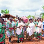 Burundi / CNDD-FDD : Les Abakenyererarugamba visitent une famille avec des triplés / Rutana