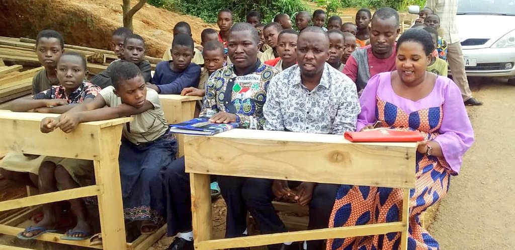 Burundi : L’Association Cibitoke Diaspora Net work donne de 105 pupitres aux écoles de Mugina