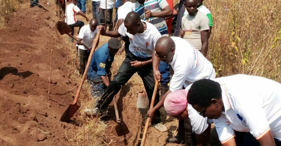 Burundi : TDC – Tracer des courbes de niveau sur la colline Muganza, Gisagara / Cankuzo