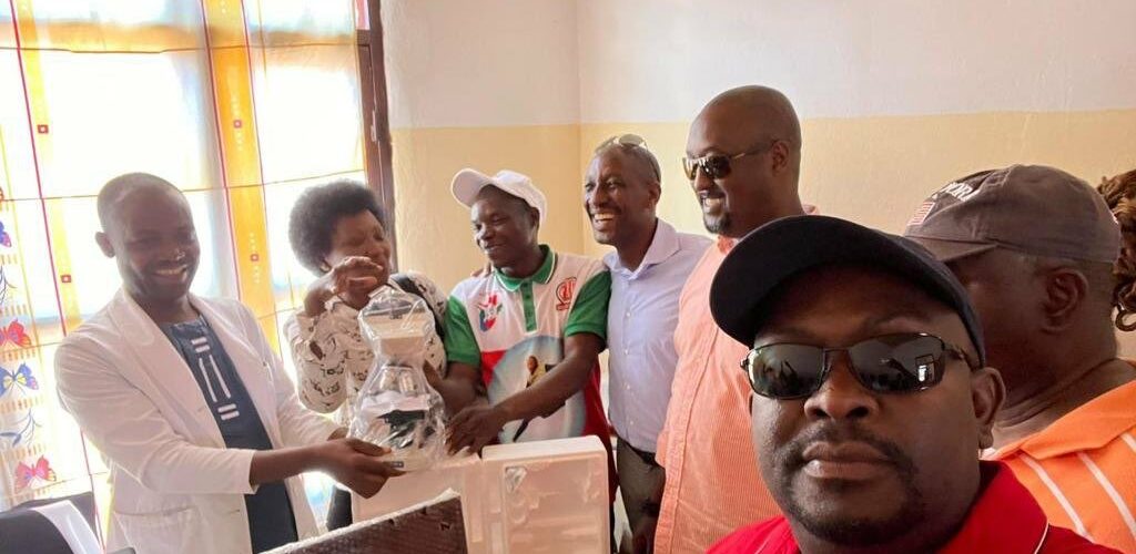 Burundi : 7 membres de la diaspora font un don de 12 Millions BIF à l’hôpital d’Itaba / Gitega