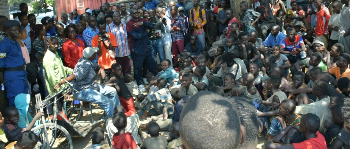Burundi : La police arrête 318 enfants et adultes – de rue – à Bujumbura