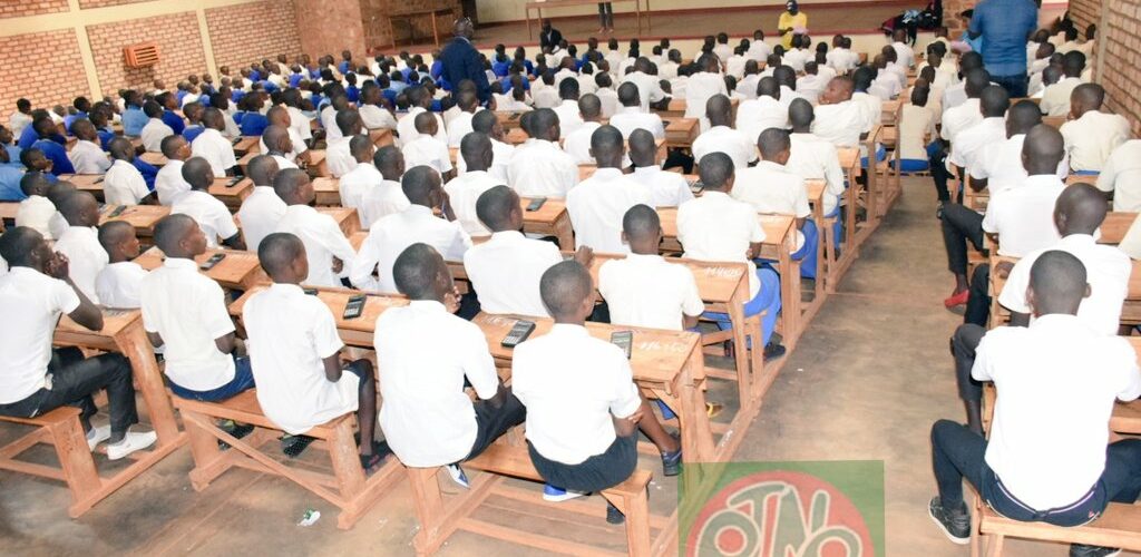 Burundi : 7.585 jeunes Barundi.kazi ont passé l’Examen d’état 2022 à Gitega