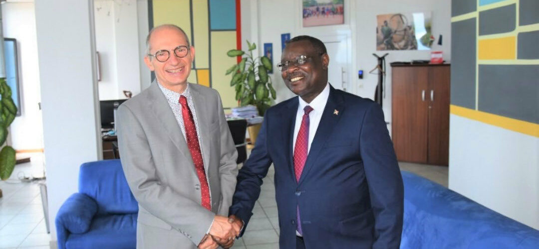 Burundi / UE : Amb. Ntahiraja Thérence a rendu visite à Amb. Claude Bochu, Ambassadeur de l’UE